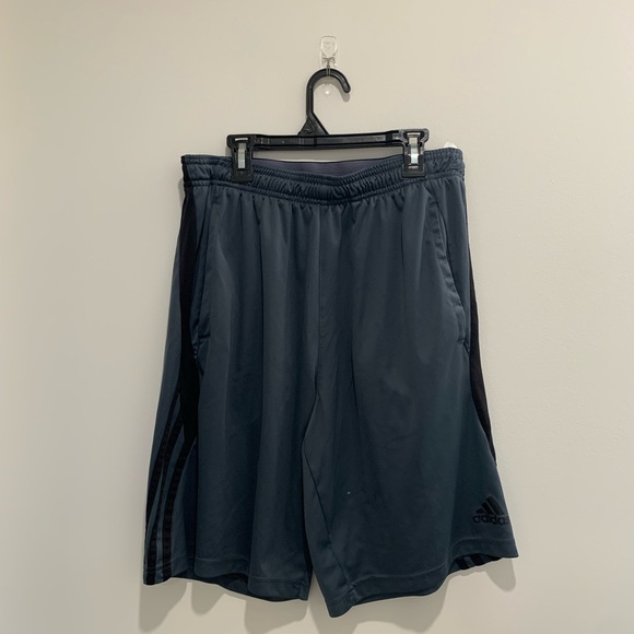 🤩 3 for $20 / Adidas Athletic Shorts size M - Picture 2 of 8